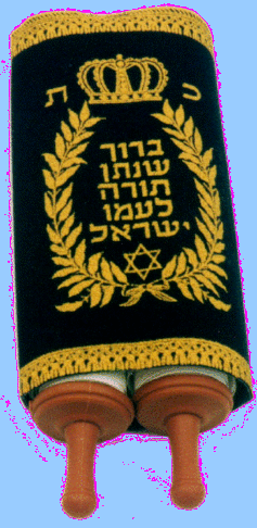 Torahrolle mit Mantel