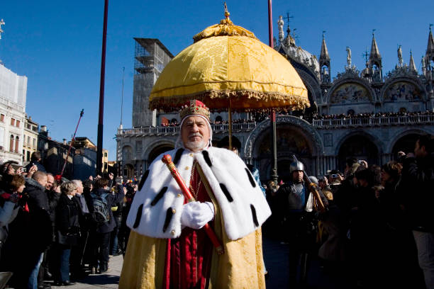 Doge vor 'seiner' Capella, der Markuskirche auf der Piazza di San Marco.