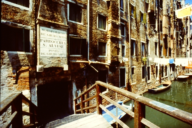 Ein Ein Zugang der Ghett-Insel in Venedig